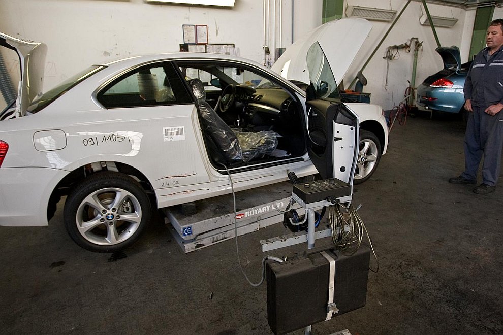 Утилизация автомобилей BMW (17 фото)