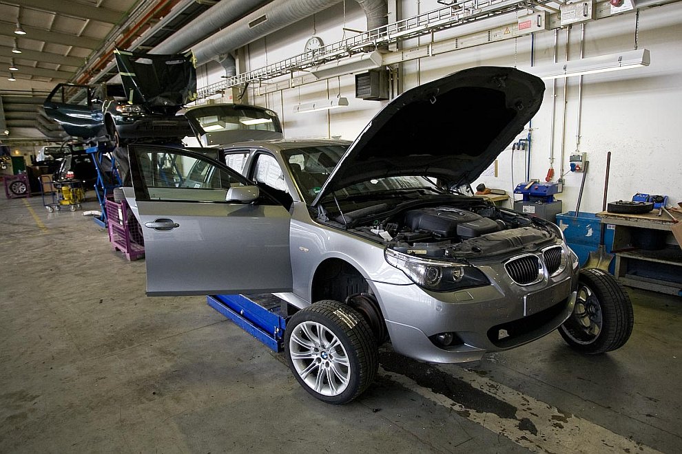 Утилизация автомобилей BMW (17 фото)