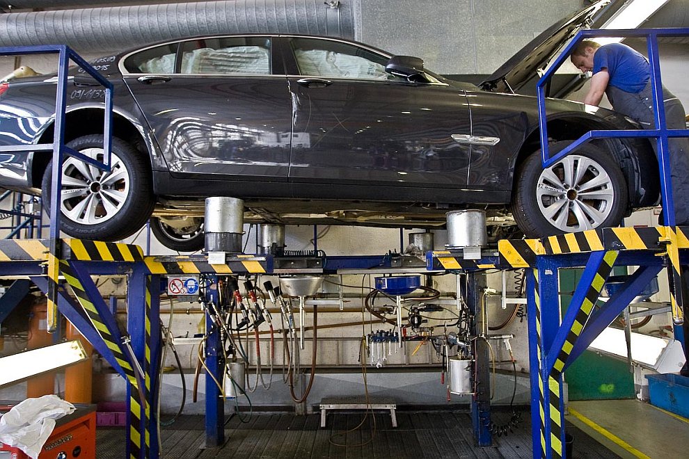 Утилизация автомобилей BMW (17 фото)