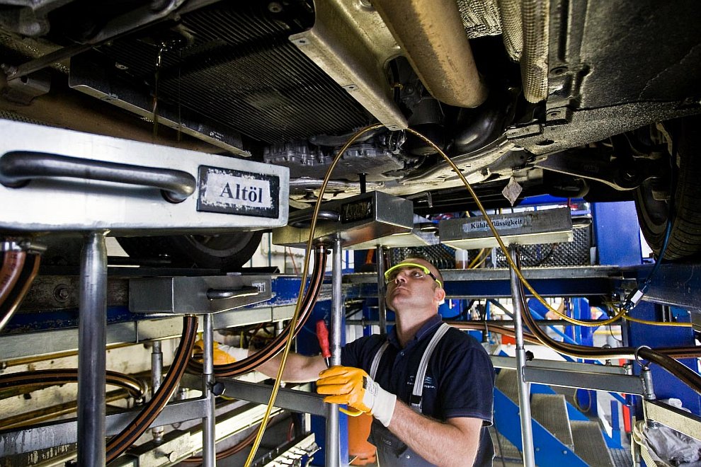 Утилизация автомобилей BMW (17 фото)