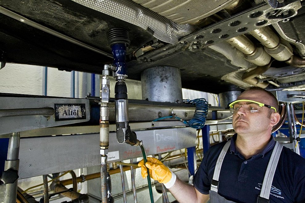 Утилизация автомобилей BMW (17 фото)