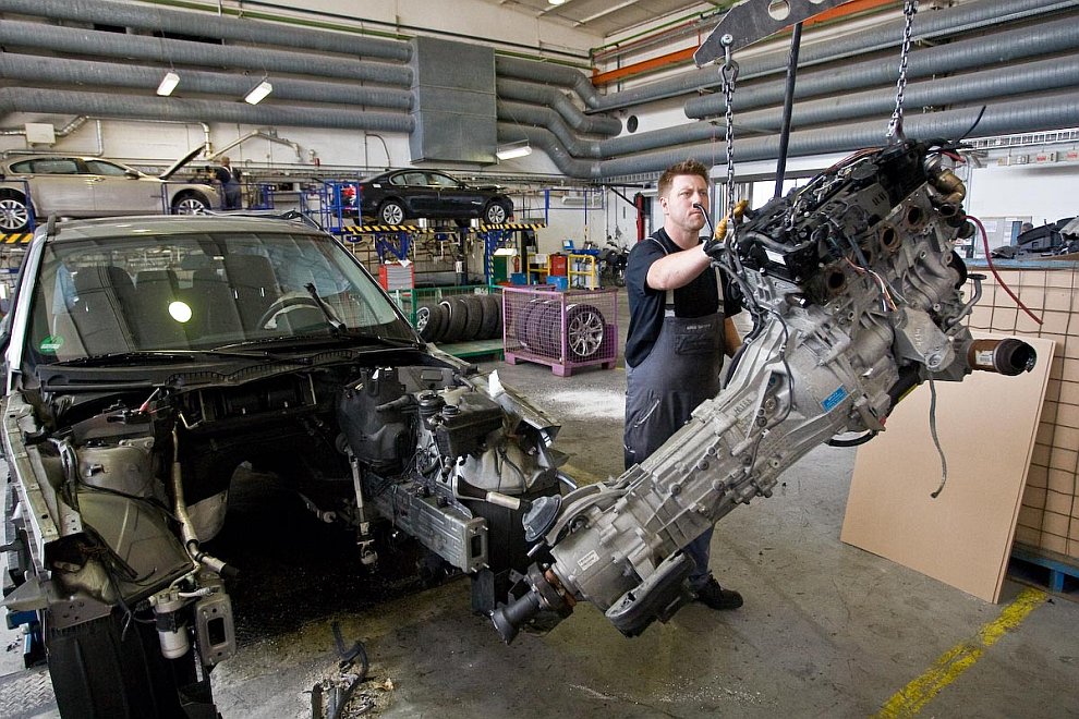Утилизация автомобилей BMW (17 фото)
