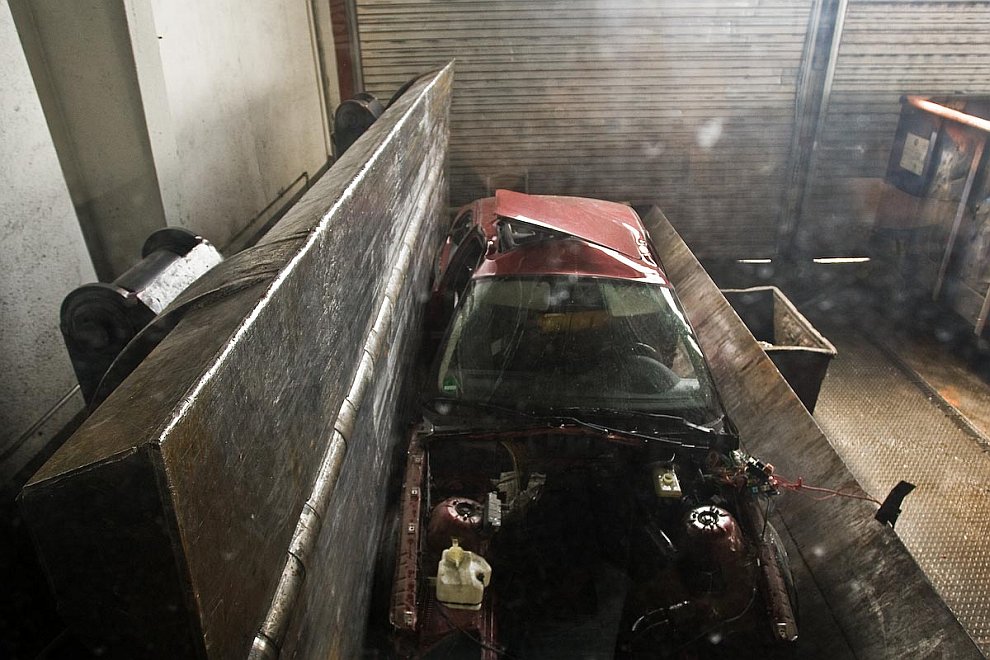 Утилизация автомобилей BMW (17 фото)