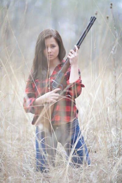 Подборка фотографий: Девушки с оружием (75 фото)