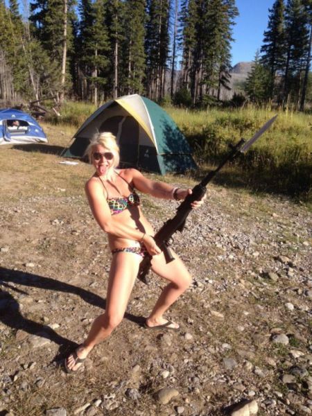 Подборка фотографий: Девушки с оружием (75 фото)