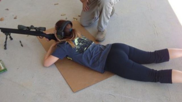 Подборка фотографий: Девушки с оружием (75 фото)