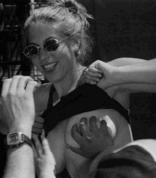 Девушки на концертах