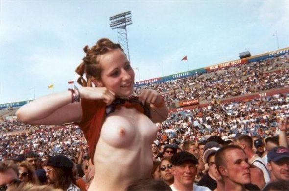 Девушки на концертах