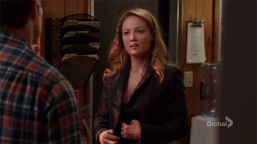 Девушки избавляются от ненавистной одежды