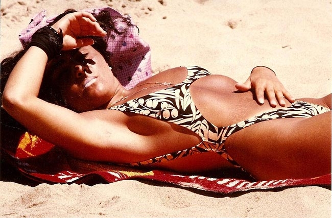 Сексуальнее некуда: горячие фотографии, показывающие жизнь на пляжах Чили в 80-х