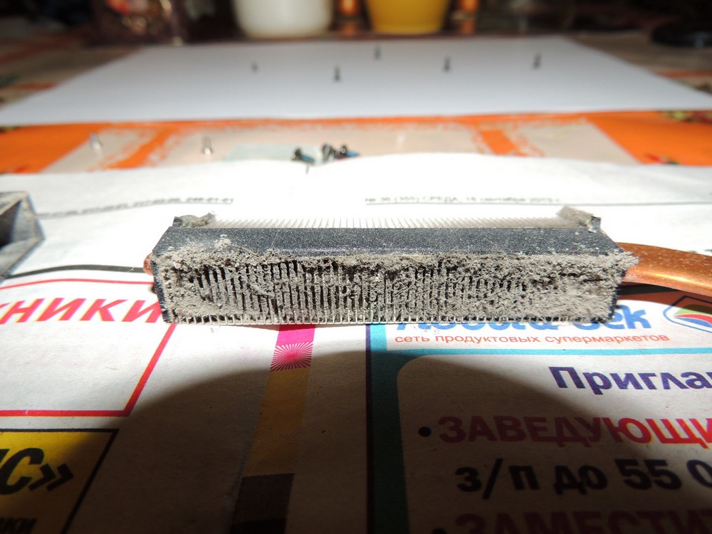 Иногда нужно чистить систему охлаждения ноутбука