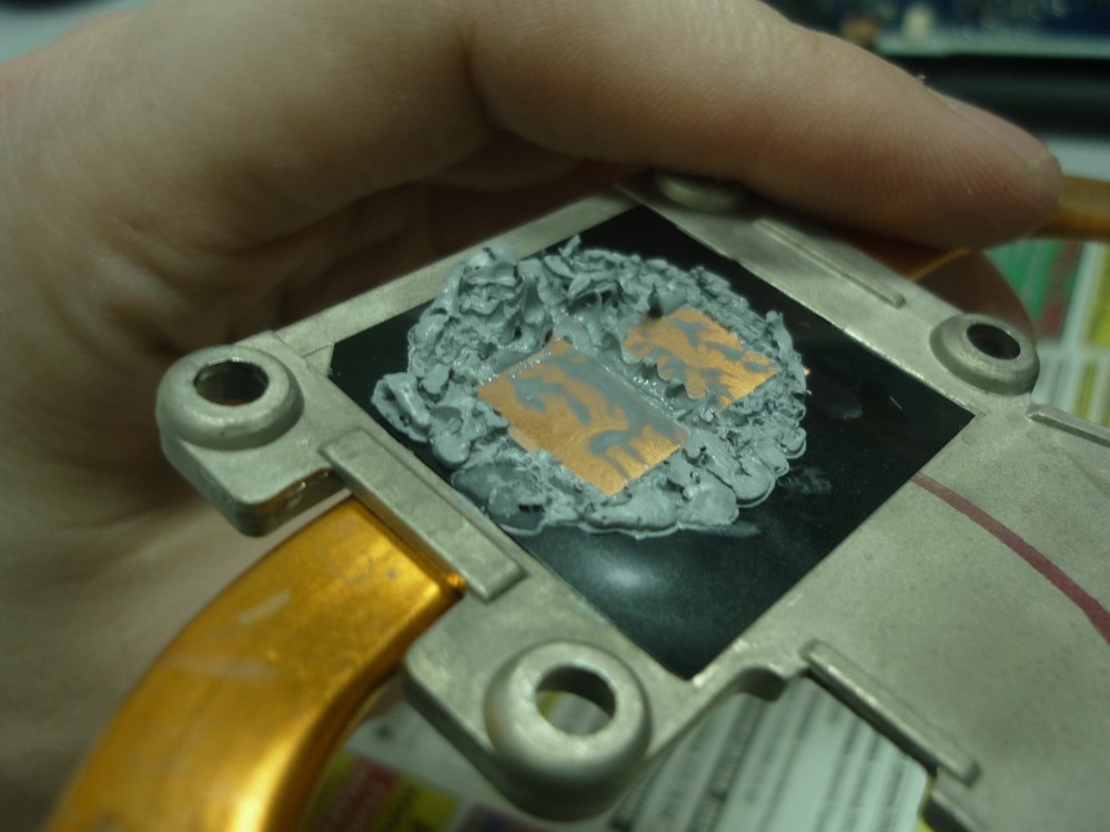 Иногда нужно чистить систему охлаждения ноутбука