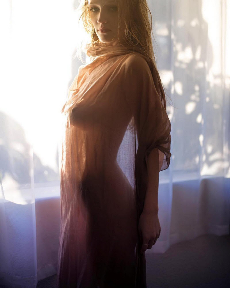 Девушки без бюстгальтеров