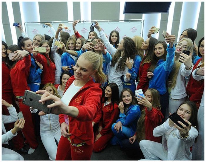 Прекрасные пассажирки и очаровательные стюардессы