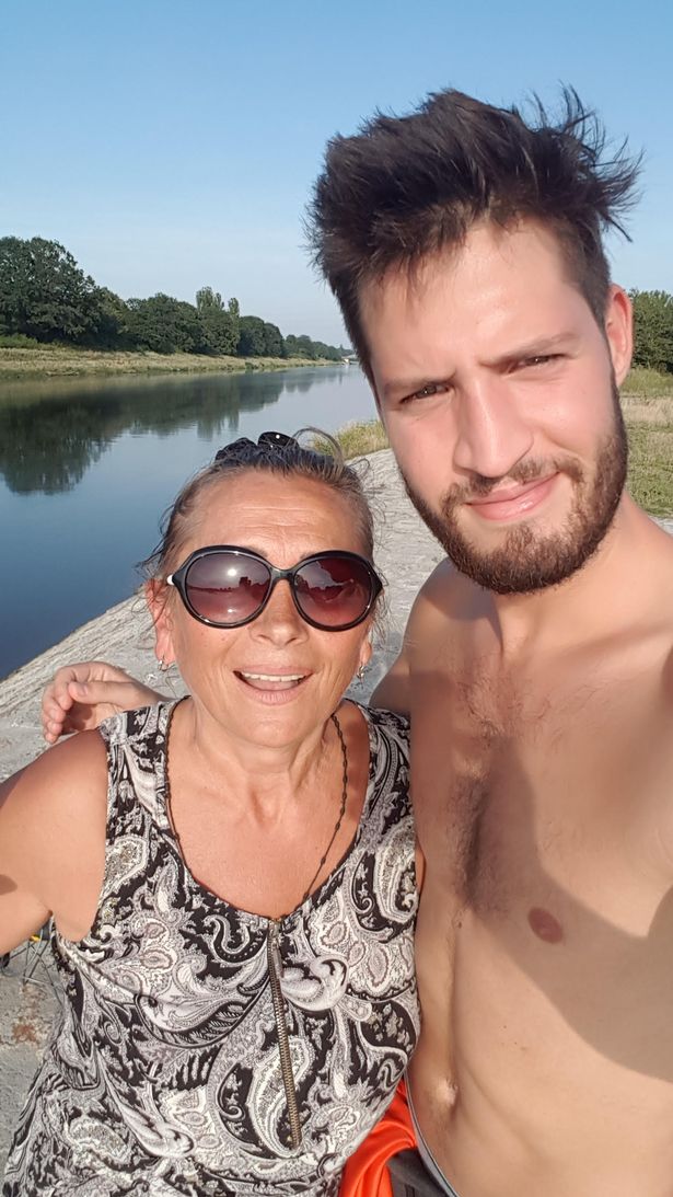 Парень использует знакомства с женщинами для путешествия