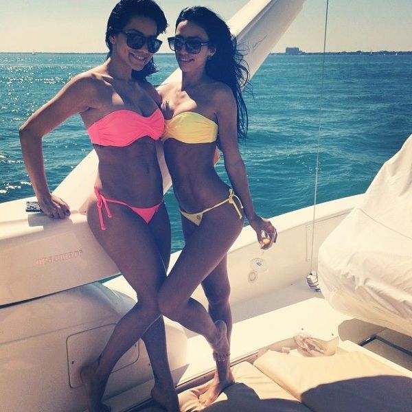 Красотки в бикини (65 фото)