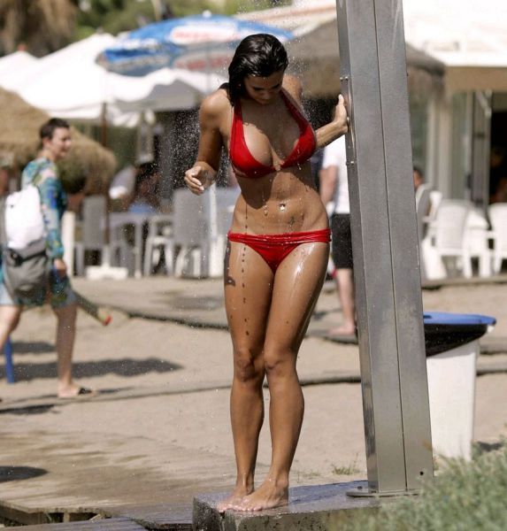 Красотки в бикини (65 фото)