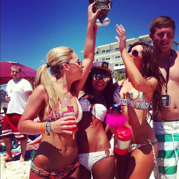 Красотки в бикини (65 фото)