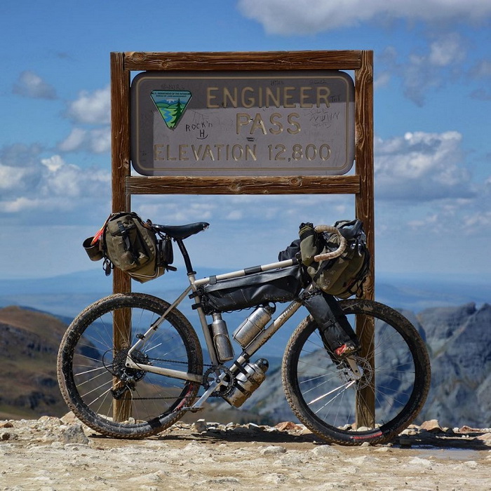 Этот парень вырвался из рутины рабочих будней и объехал на велосипеде полмира Этот парень вырвался из рутины рабочих будней и объехал на велосипеде полмира