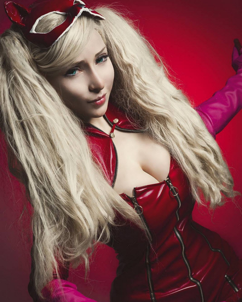 Косплеерша готова воплотить ваши фантазии за небольшую плату