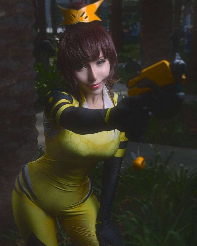 Косплеерша готова воплотить ваши фантазии за небольшую плату