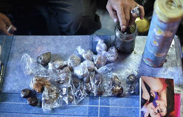 Филиппинцы крадут и носят во рту человеческие останки, чтобы быть невидимками