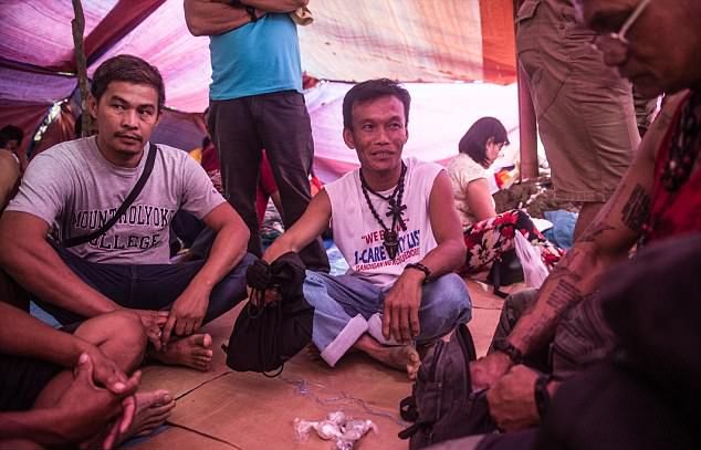 Филиппинцы крадут и носят во рту человеческие останки, чтобы быть невидимками