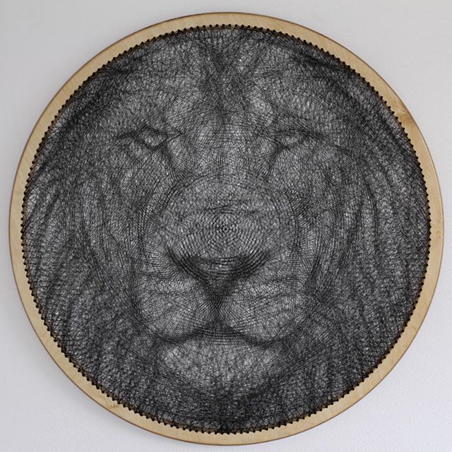 Потрясающие портреты, сделанные одной нитью на пяльцах