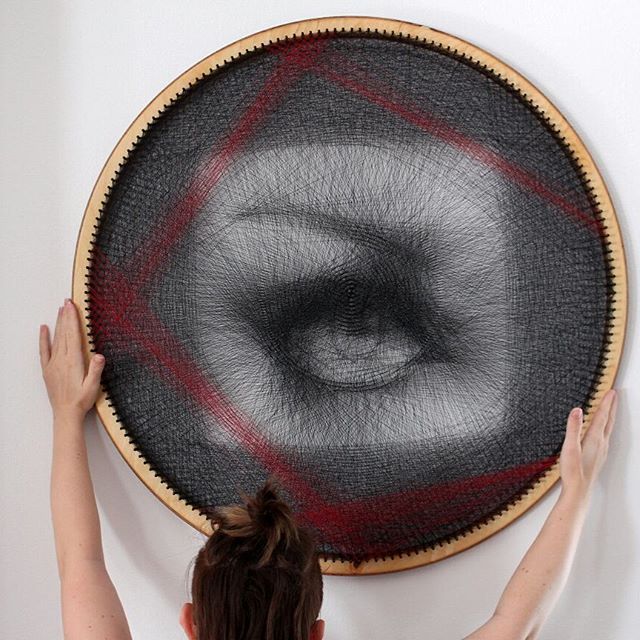 Потрясающие портреты, сделанные одной нитью на пяльцах