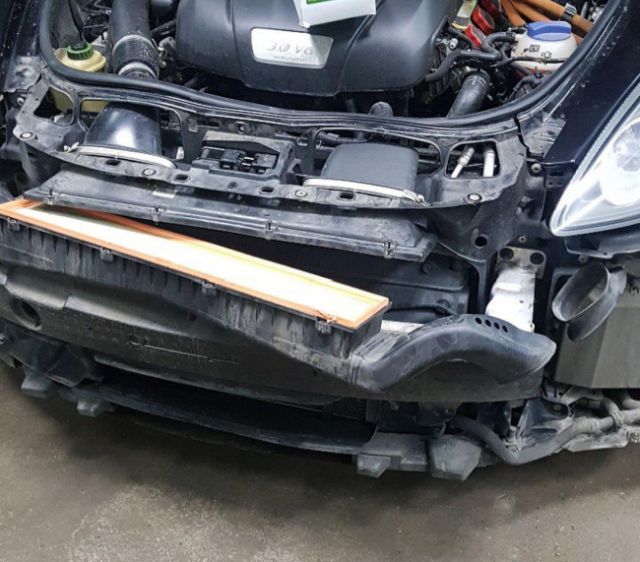 Замена воздушного фильтра на Porsche Panamera Hybrid