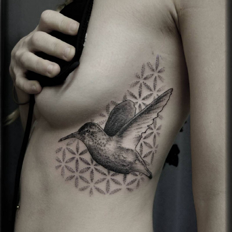 Sideboob tattoo: новая модная тенденция татуировок среди девушек