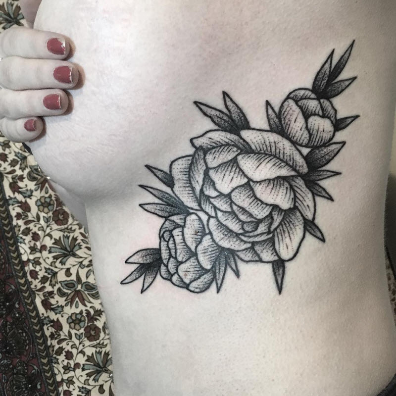 Sideboob tattoo: новая модная тенденция татуировок среди девушек