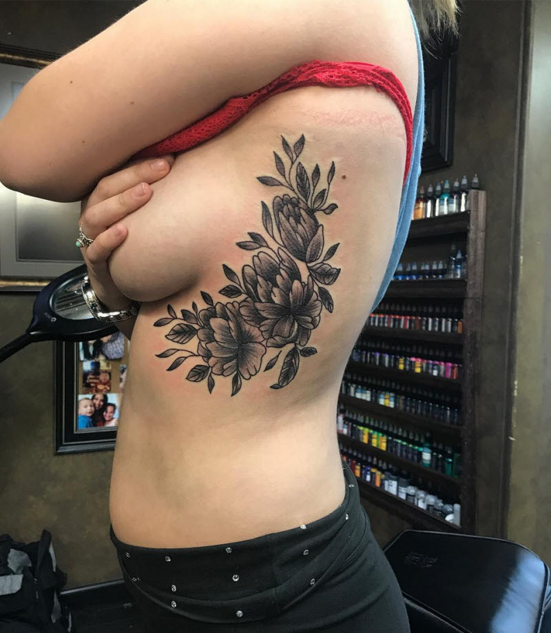 Sideboob tattoo: новая модная тенденция татуировок среди девушек