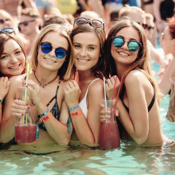 Красавицы с пляжей Хорватии