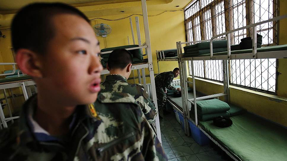 В Китае с интернет-зависимостью борются строевой подготовкой