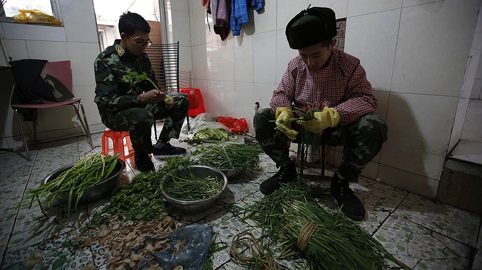 В Китае с интернет-зависимостью борются строевой подготовкой