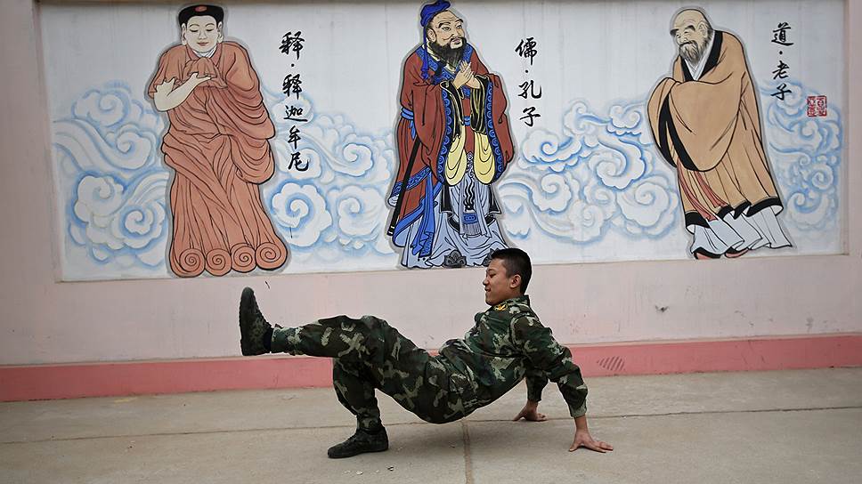 В Китае с интернет-зависимостью борются строевой подготовкой