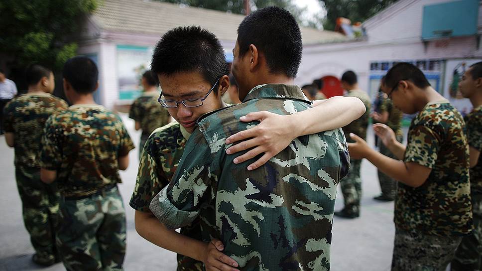 В Китае с интернет-зависимостью борются строевой подготовкой