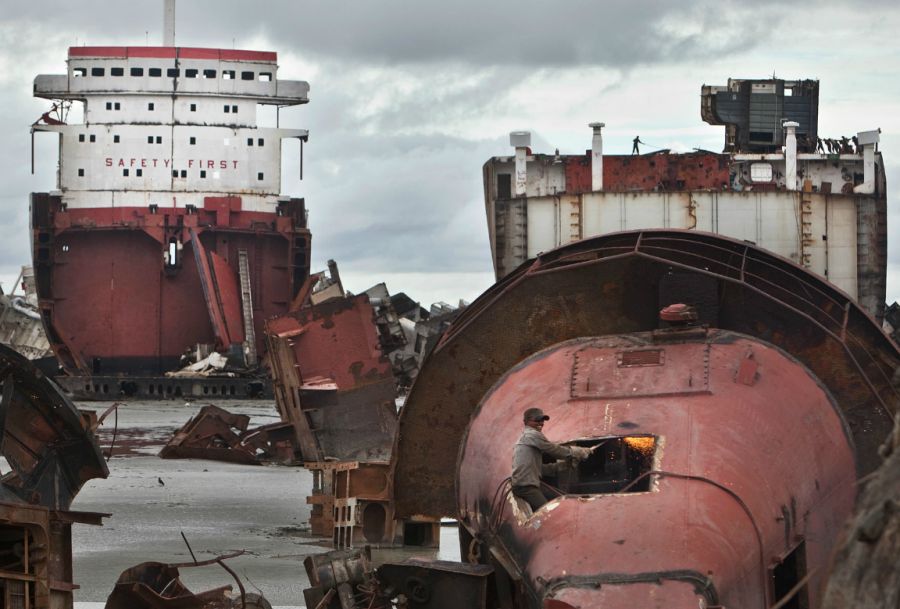 Кладбище кораблей в Читтагонге