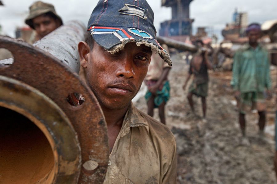 Кладбище кораблей в Читтагонге