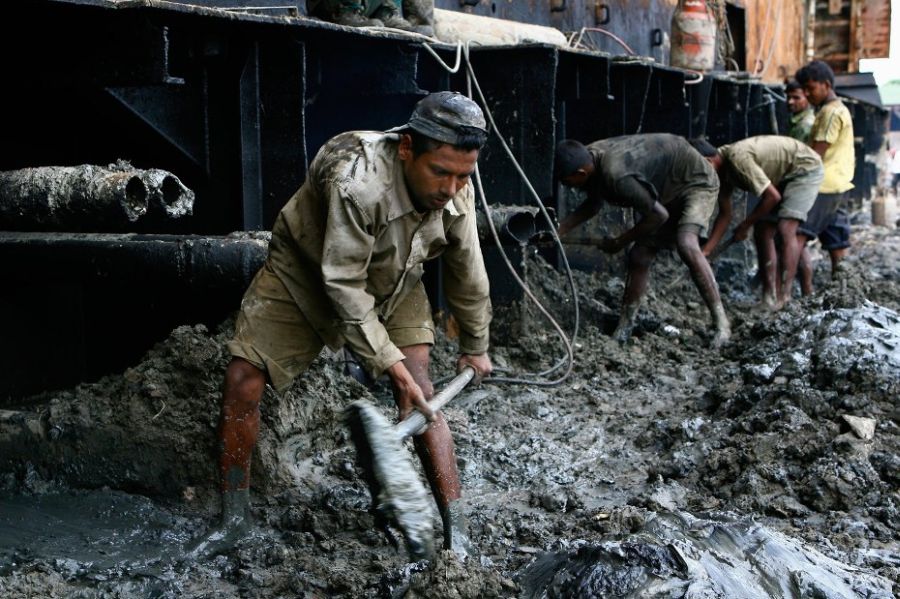 Кладбище кораблей в Читтагонге