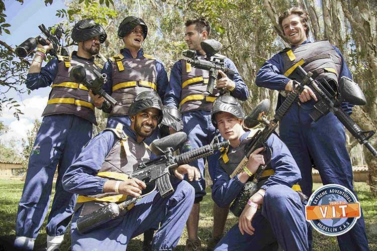 На руинах особняка Пабло Эскобара теперь играют в пейнтбо