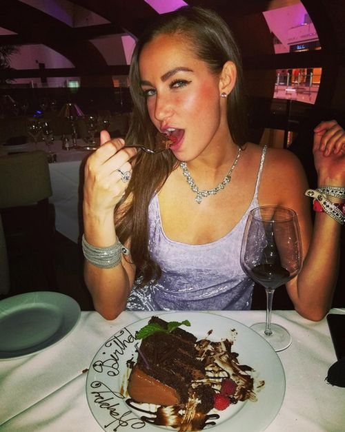 Очаровательная чирлидерша НФЛ Шелби Ковач