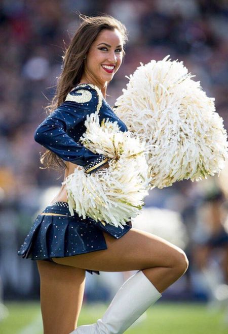 Очаровательная чирлидерша НФЛ Шелби Ковач