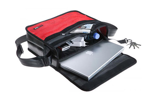 10 удачных примеров одежды и аксессуаров из мусора 10 удачных примеров одежды и аксессуаров из мусора