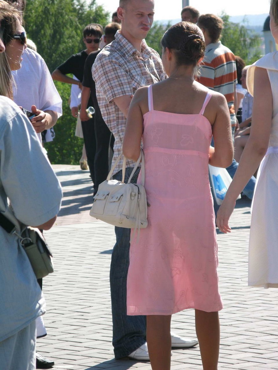 Девушки в прозрачных нарядах