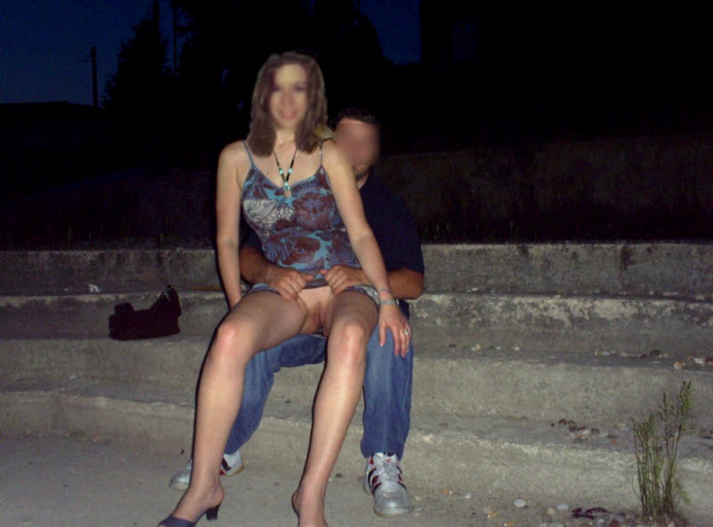 Обнажение девушек в общественных местах