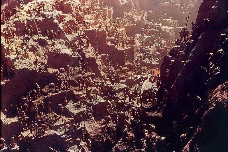 Бразильский золотой карьер напоминает шахты Мордора