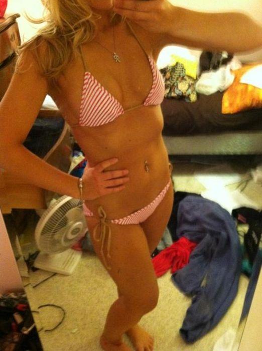 Девушки, которые фотографируют сами себя (40 фото)