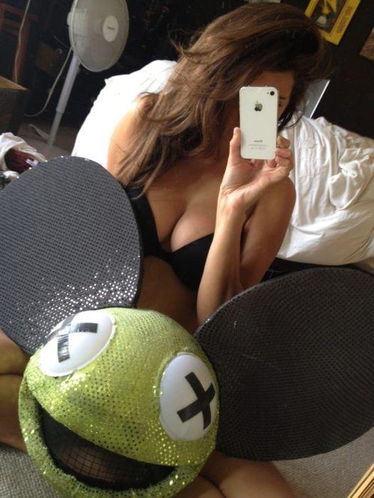 Девушки, которые фотографируют сами себя (40 фото)